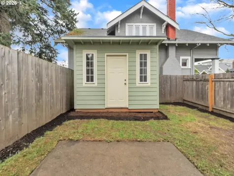 3862 SE Ivon Street Portland OR 97202