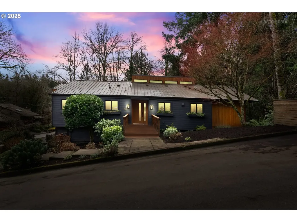 800 Woodway Court Lake Oswego OR 97034