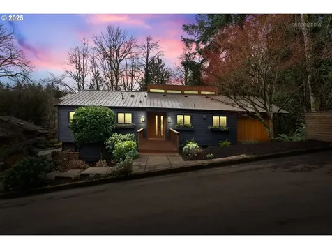800 Woodway Court Lake Oswego OR 97034