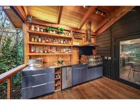 800 Woodway Court Lake Oswego OR 97034