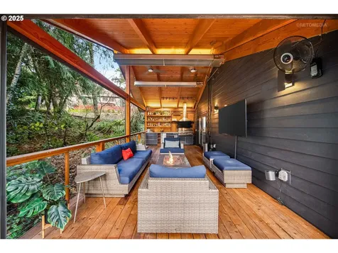 800 Woodway Court Lake Oswego OR 97034