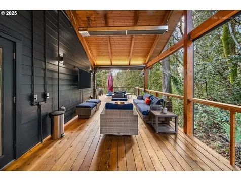 800 Woodway Court Lake Oswego OR 97034