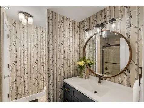 800 Woodway Court Lake Oswego OR 97034