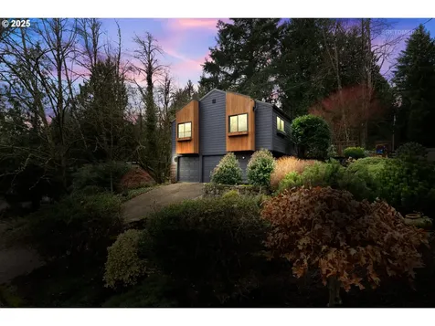 800 Woodway Court Lake Oswego OR 97034