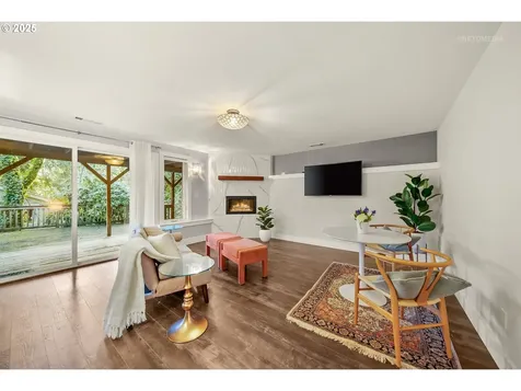 800 Woodway Court Lake Oswego OR 97034