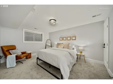 800 Woodway Court Lake Oswego OR 97034