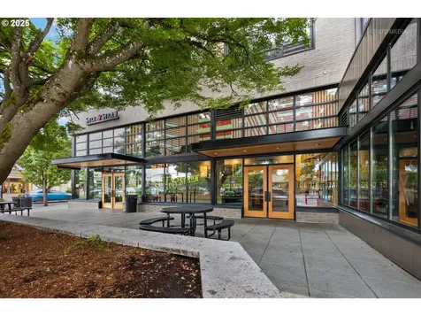 800 Woodway Court Lake Oswego OR 97034