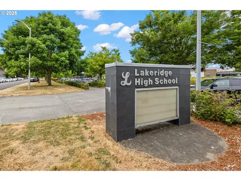 800 Woodway Court Lake Oswego OR 97034