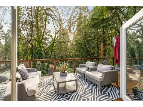 800 Woodway Court Lake Oswego OR 97034