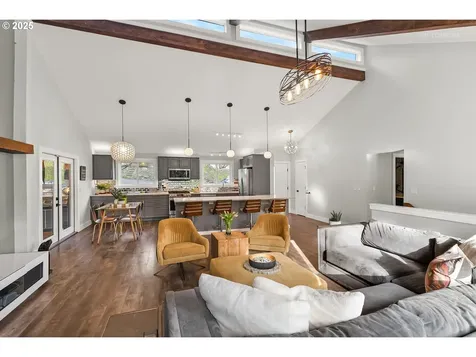 800 Woodway Court Lake Oswego OR 97034