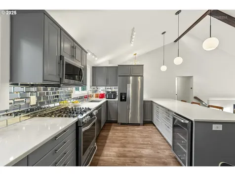 800 Woodway Court Lake Oswego OR 97034