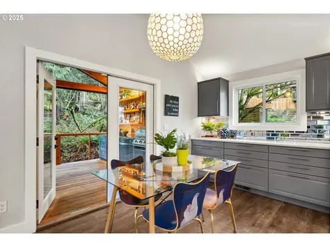 800 Woodway Court Lake Oswego OR 97034