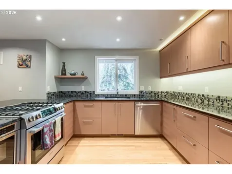 384 SE 58th Court Hillsboro OR 97123