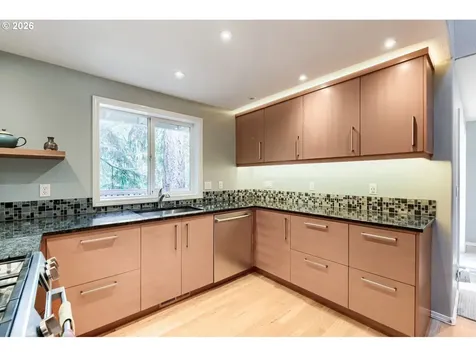 384 SE 58th Court Hillsboro OR 97123
