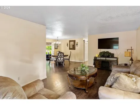 667 SE 5th Avenue Canby OR 97013