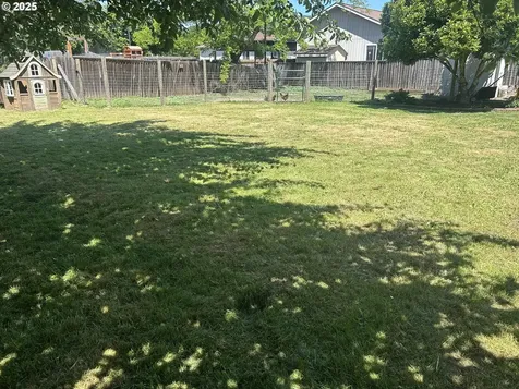 715 N 16th Street Cottage Grove OR 97424