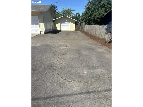 715 N 16th Street Cottage Grove OR 97424