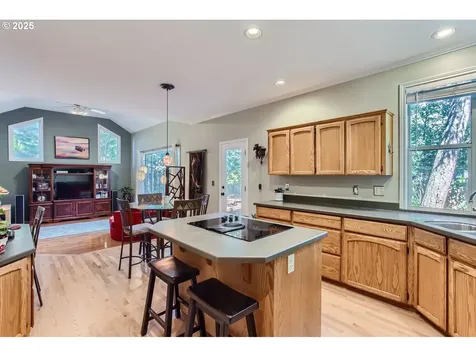 8570 SW Thoroughbred Place Beaverton OR 97008