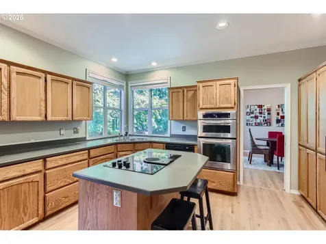 8570 SW Thoroughbred Place Beaverton OR 97008