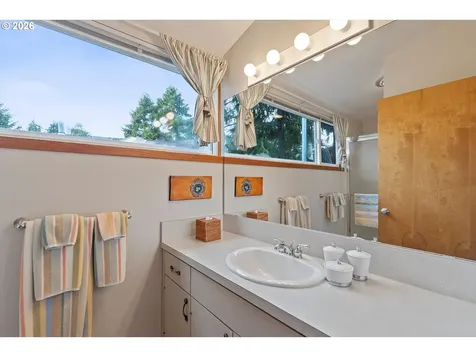 600 Island Drive Gleneden Beach OR 97388