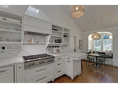 2490 SW Arden Road Portland OR 97201