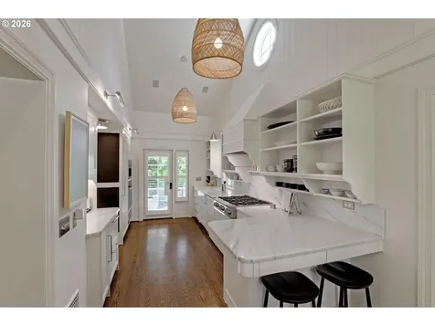 2490 SW Arden Road Portland OR 97201