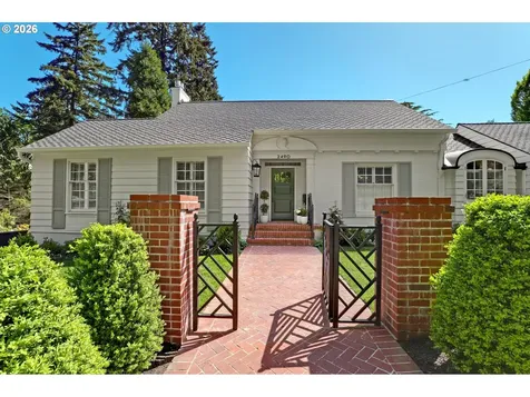 2490 SW Arden Road Portland OR 97201