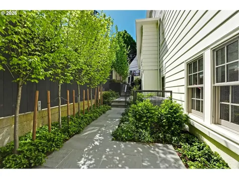 2490 SW Arden Road Portland OR 97201