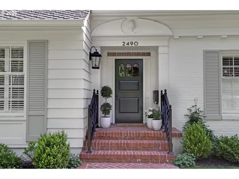 2490 SW Arden Road Portland OR 97201