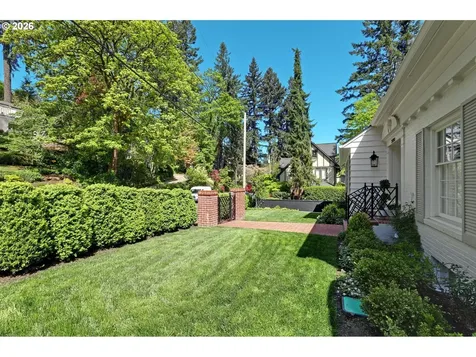 2490 SW Arden Road Portland OR 97201