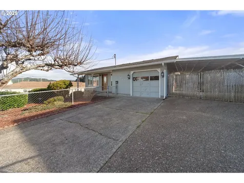 125 Holly Court Reedsport OR 97467