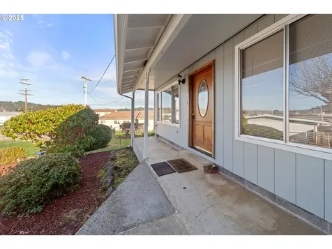 125 Holly Court Reedsport OR 97467