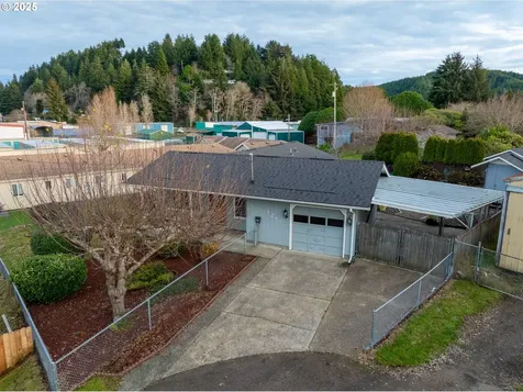 125 Holly Court Reedsport OR 97467