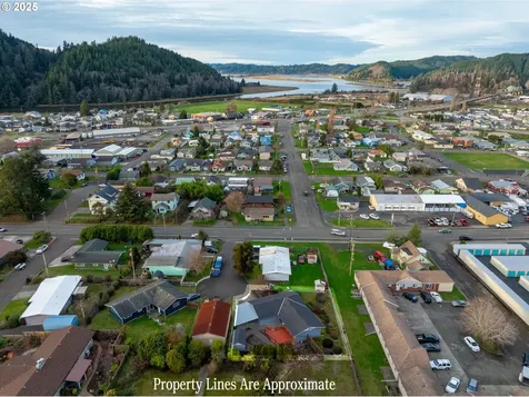 125 Holly Court Reedsport OR 97467