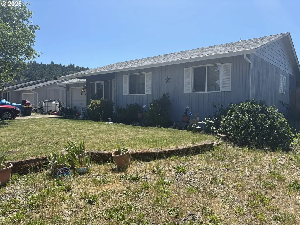 253 S Grove Lane Sutherlin OR 97479