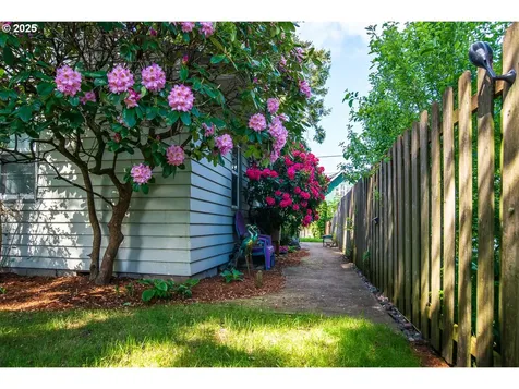 4715 SE Gladstone Street Portland OR 97206
