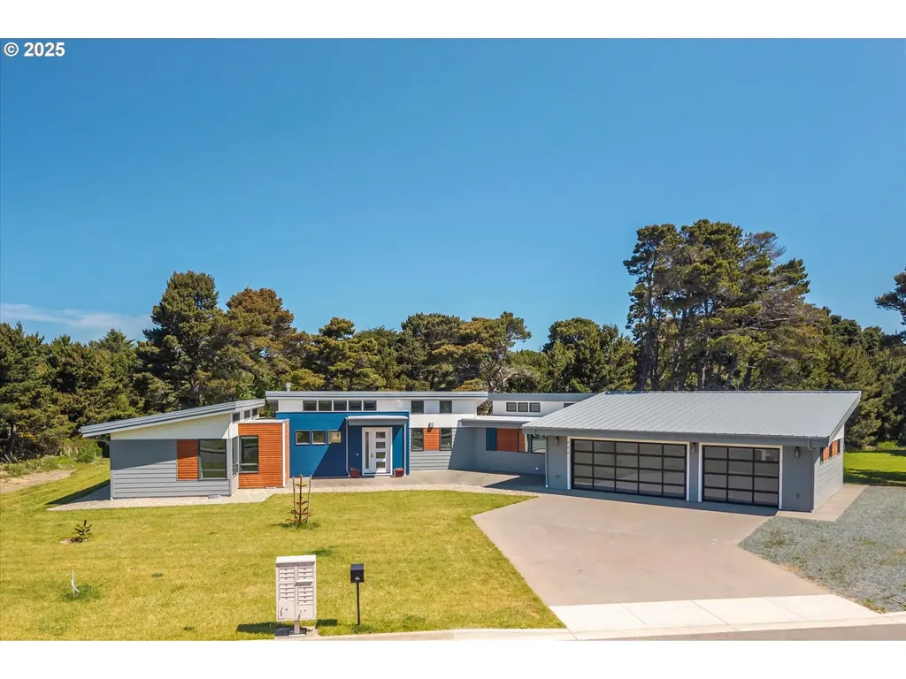 760 Carter Street SW Bandon OR 97411