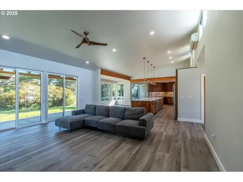 760 Carter Street SW Bandon OR 97411