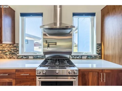 760 Carter Street SW Bandon OR 97411