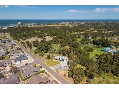 760 Carter Street SW Bandon OR 97411