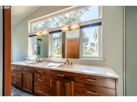 760 Carter Street SW Bandon OR 97411