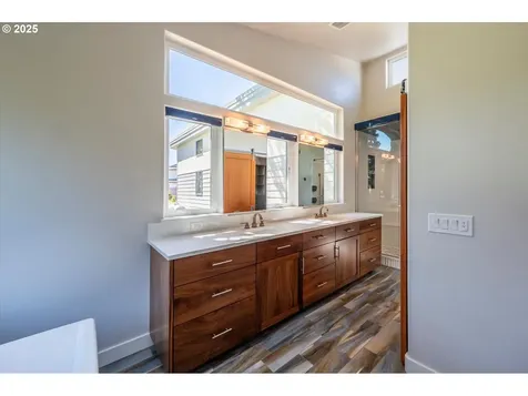 760 Carter Street SW Bandon OR 97411