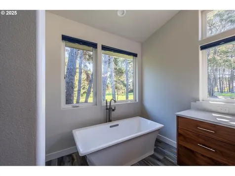 760 Carter Street SW Bandon OR 97411