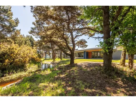 760 Carter Street SW Bandon OR 97411
