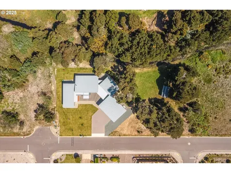 760 Carter Street SW Bandon OR 97411