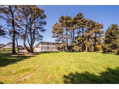 760 Carter Street SW Bandon OR 97411