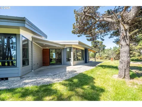 760 Carter Street SW Bandon OR 97411