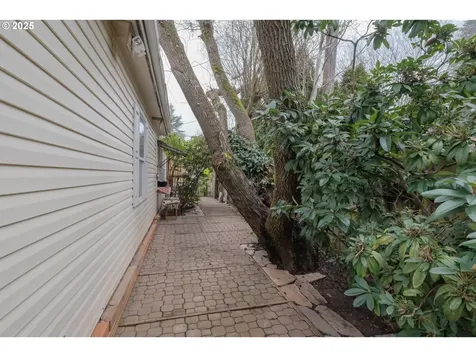 3010 3020 Stark Street Eugene OR 97404