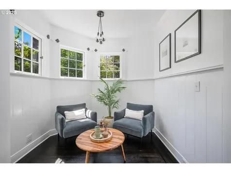 1217 NW 25th Avenue Portland OR 97210