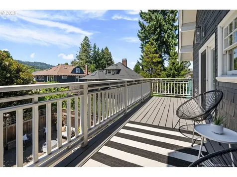 1217 NW 25th Avenue Portland OR 97210